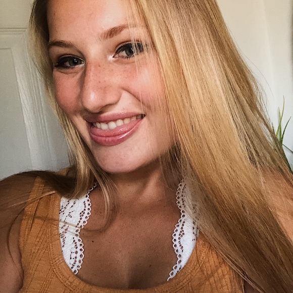 Meet your Posher, Allison - Picture 1 of 1